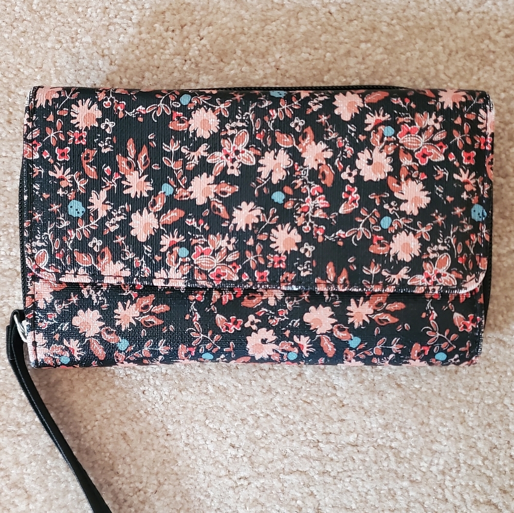 Wallet wristlet